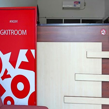 Oyo 90391 Gkitroom Караванг Екстер'єр фото